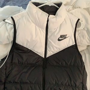 Nike Vest black and white